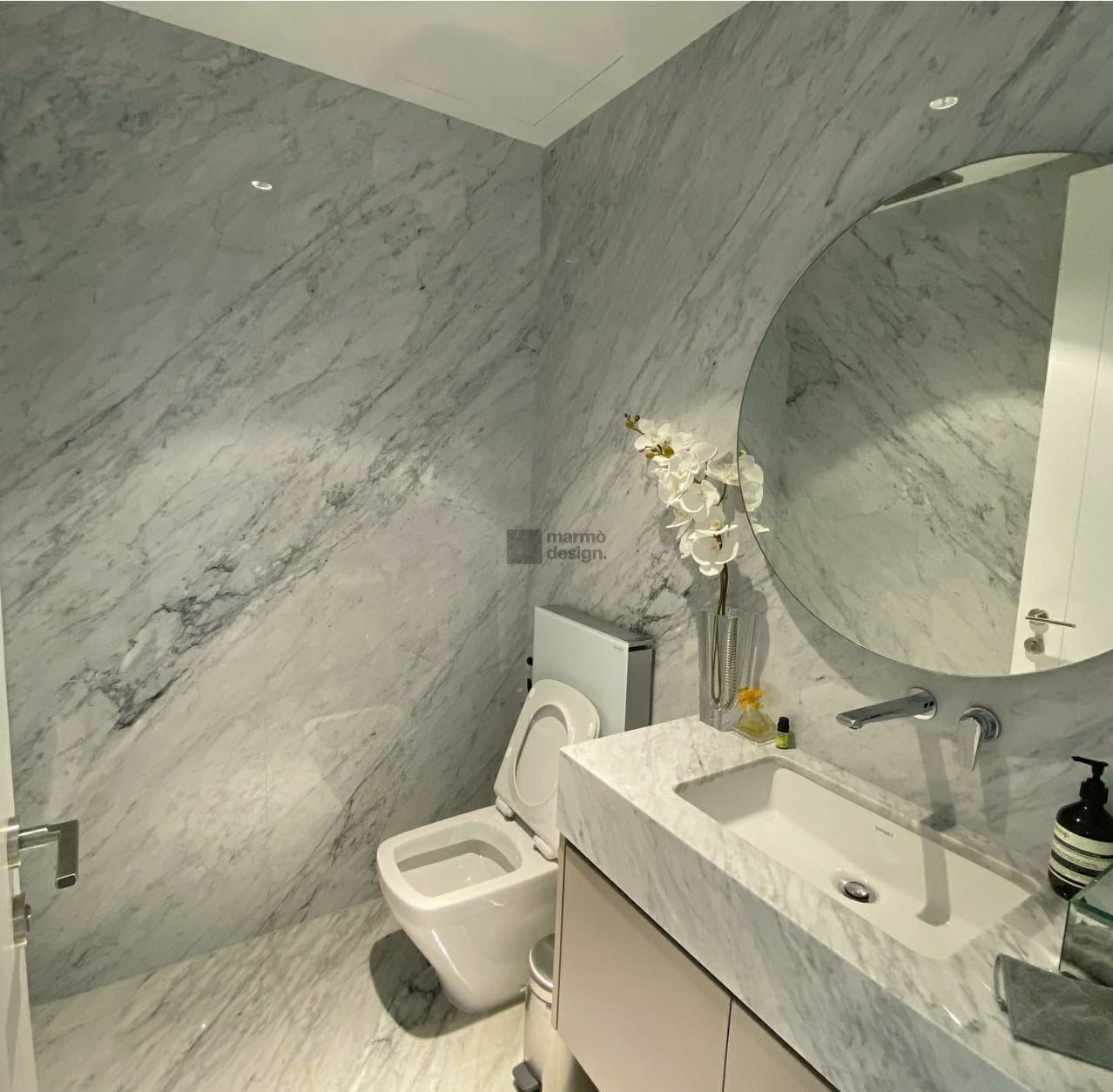 Bianco Carrara bathroom wall, floor & vanity